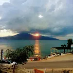 Ramo's Cozy Beachside Haven With Panoramic Views - 1st * Avlonya