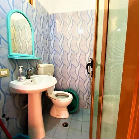Ramo's Cozy Beachside Haven With Panoramic Views - 1st 펜션 Vlorë