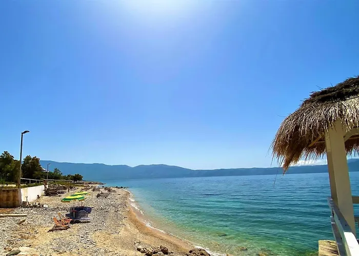 Ramo's Cozy Beachside Haven With Panoramic Views - 1st Ferienhaus