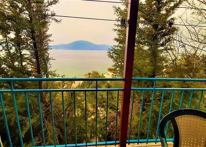 Ramo's Cozy Beachside Haven With Panoramic Views - 1st * Vlorë