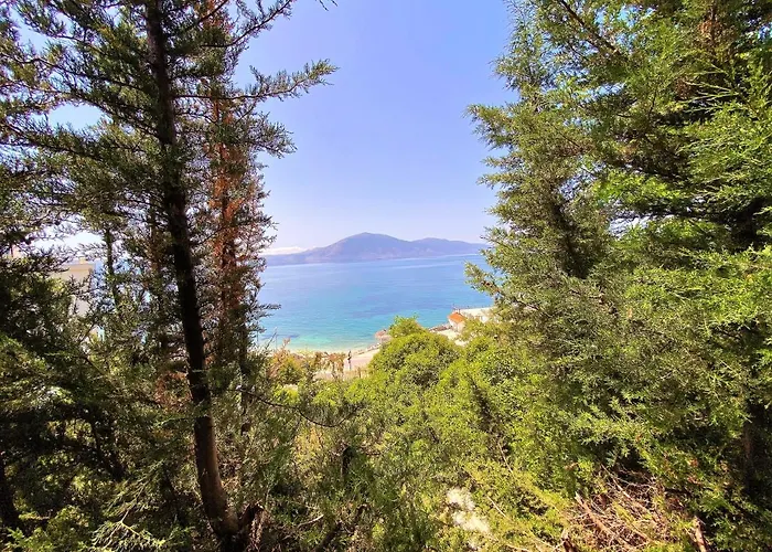 Ramo's Cozy Beachside Haven With Panoramic Views - 1st