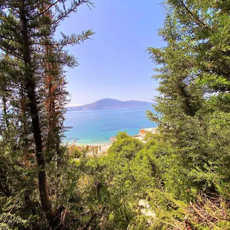 Ramo's Cozy Beachside Haven With Panoramic Views - 1st