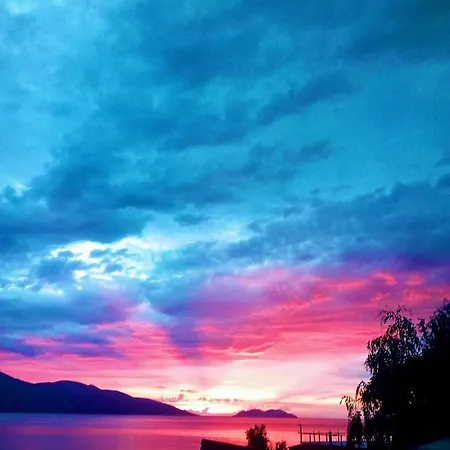 Ramo's Cozy Beachside Haven With Panoramic Views - 1st *