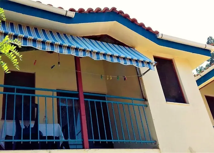 Ramo's Cozy Beachside Haven With Panoramic Views - 1st