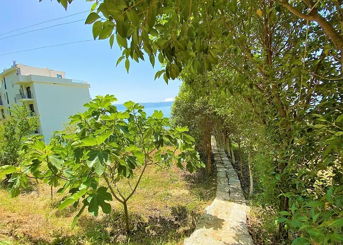 Ramo's Cozy Beachside Haven With Panoramic Views - 1st