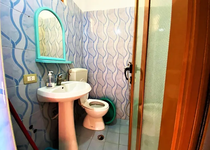 Ramo's Cozy Beachside Haven With Panoramic Views - 1st Сasa de vacaciones Vlorë